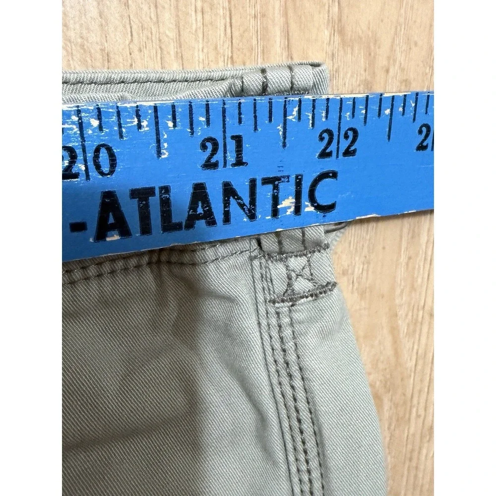 Tommy Bahama Cargo Shorts Mens 42 Khaki Utility Pockets 100% Cotton Relaxed Fit